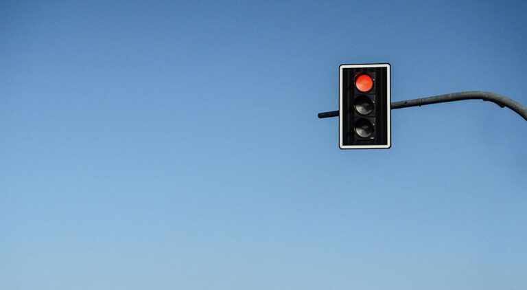 Da li se gorivo štedi kad se isključi motor na semaforu