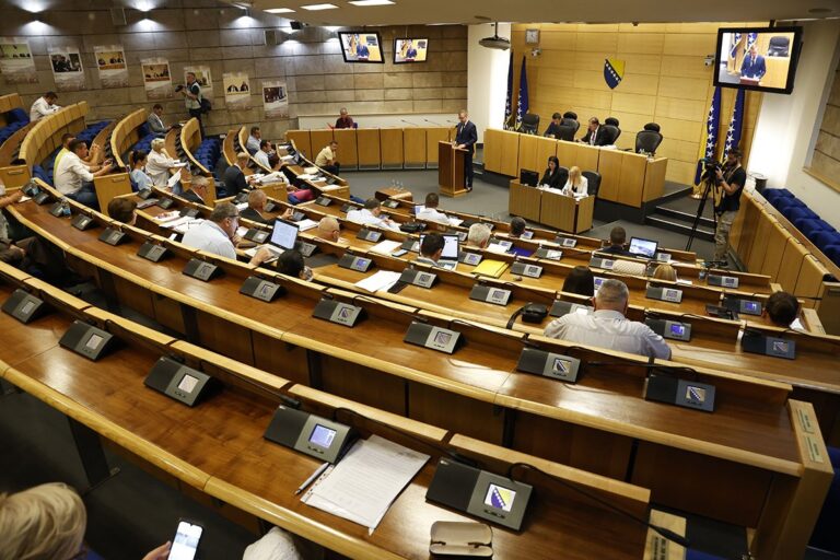 Ko je dobio, a ko izgubio direktne mandate za Parlament FBiH