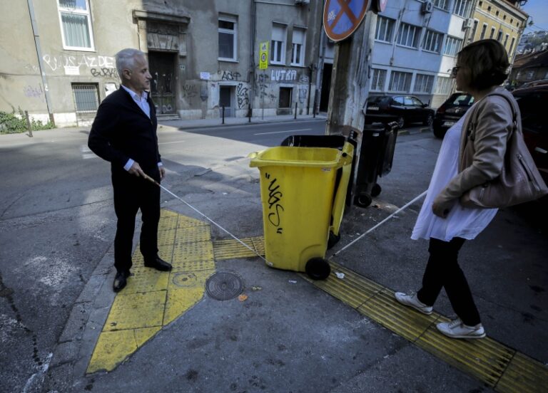 Brojni izazovi za njih oko 5.000 u BiH: Bijeli štap simbolizuje samostalnost i nezavisnost slijepih osoba
