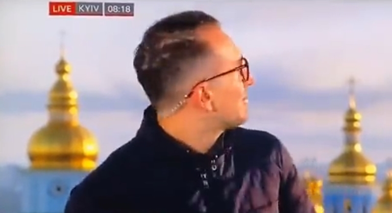 Raketni napad uživo: Eksplozija u Kijevu prekinula javljanje reportera BBC-ja