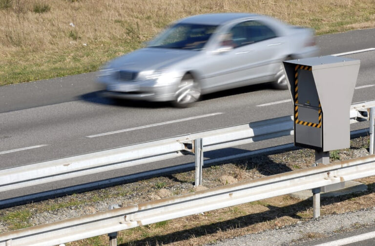 U Švedskoj ukradeno više od 160 radara za kontrolu brzine, sumnja se da završavaju u ruskim dronovima