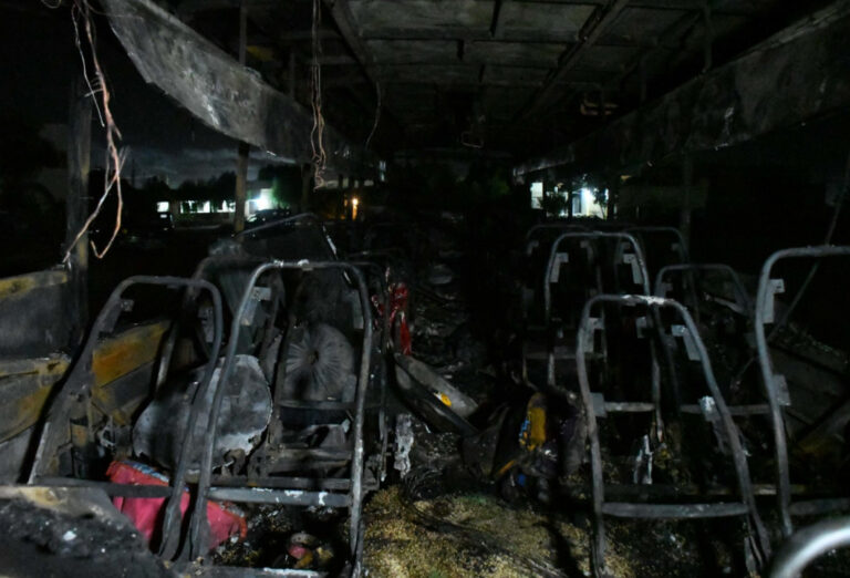 Zapalio se autobus, poginulo najmanje 18 osoba