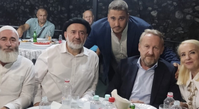 Podrška Bakiru ne jenjava ni nakon izbora: Idemo inša-Allah uspravnih kičmi i svijetlih obraza naprijed, još snažnije i sigurnije za dobro Države, naroda i SDA, do Pobjede, nakon koje inša-Allah više nema poraza! 