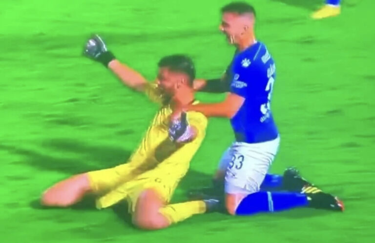 TRENUTAK ZA PAMĆENJE: Gol sa 100 metara kakav se rijetko viđa