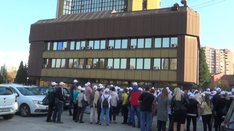 Sindikat radnika u zdravstvu Kantonalne bolnice Zenica održao još jednu protestnu šetnju 
