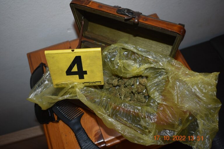 Izvršenim pretresom u Zenici pronađeno blizu 0,5 kg droge (FOTO)