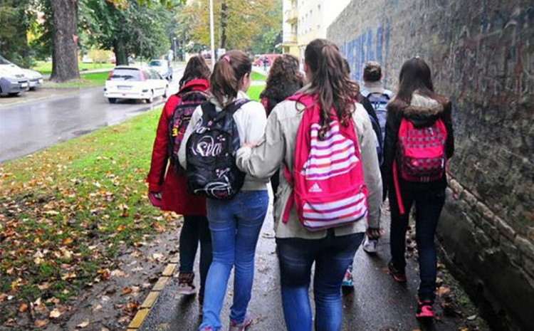 Pripreme za novu školsku godinu uveliko otpočele: Za opremanje školaraca potrebno 200 maraka više