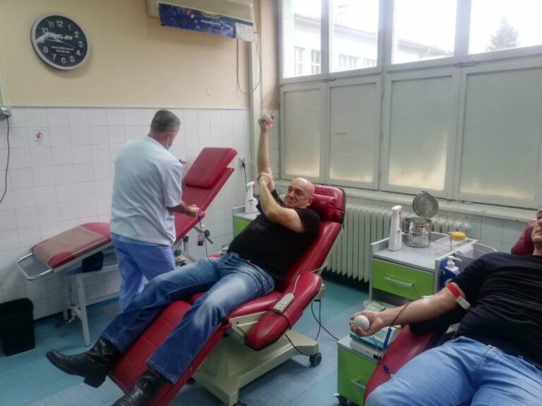 Članovi udruženja „Bosanska čast“ darovali krv u povodu Dana državnosti BiH
