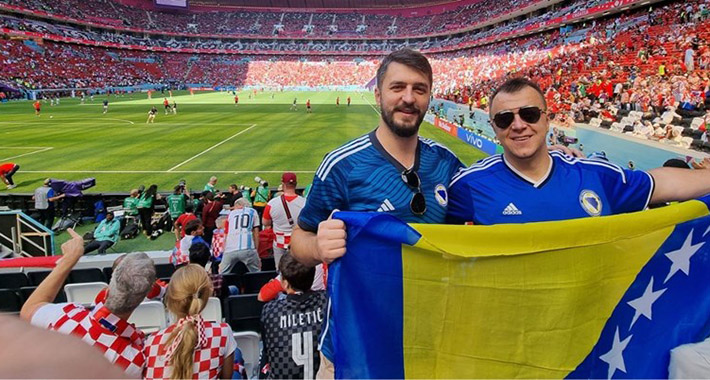 ZENIČANI NA SP U KATRU: Zastava BiH na utakmici Hrvatske i Maroka, otkriveno ko je nosio
