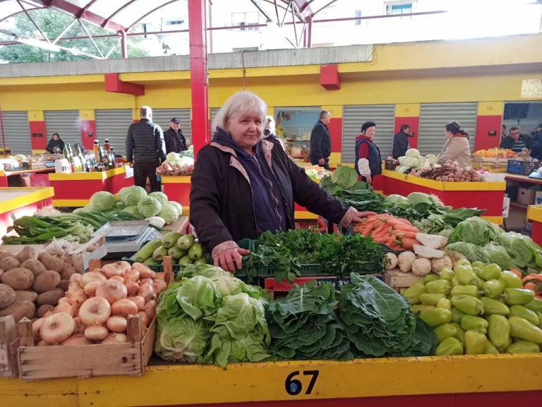 Kilogram salate košta i do četiri marke: Malo ko uzme više od kilograma voća i povrća