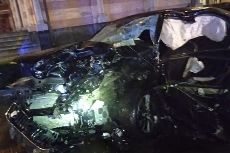 Stravična nesreća u BiH, automobil smrskan