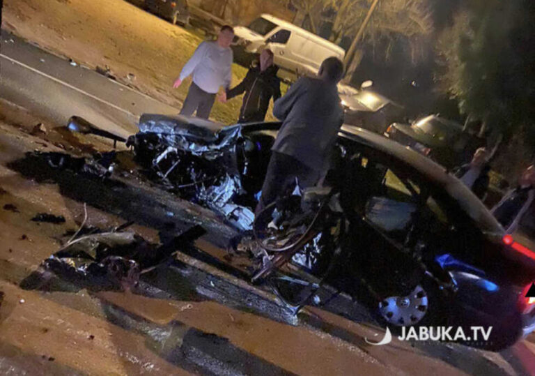 U teškoj nesreći uništen VW, povrijeđene četiri osobe