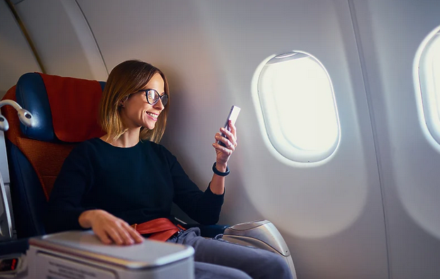 Putnici u avionima će od naredne godine moći koristiti mobilne podatke na svojim telefonima