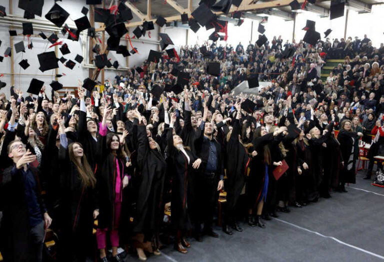Promovisano više od 700 diplomanata i magistara Univerziteta u Tuzli