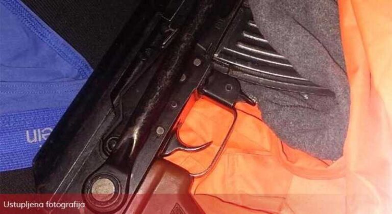 Policija prilikom uviđaja pronašla kalašnjikov nakon nezgode