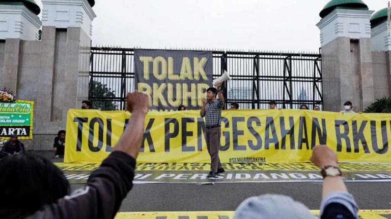 Indonezija usvojila zakon koji zabranjuje spolni odnos izvan braka