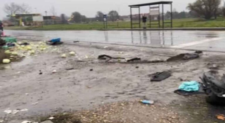 Mladić (24) poginuo u stavičnoj nesreći, po putu dijelovi automobila, prikolica prevrnuta