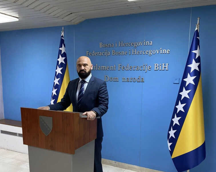 Ramo Isak se odrekao prava na “bijeli hljeb”