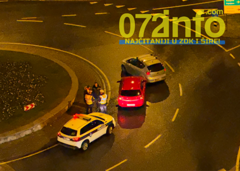 Zenica: Sudar Seata i Opela na kružnom toku, policija na licu mjesta