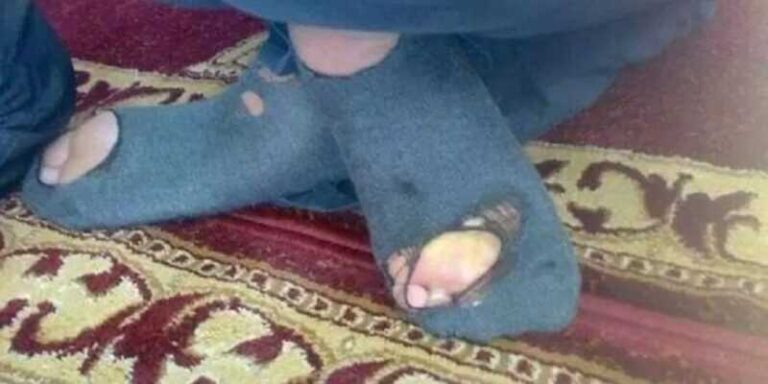 KOMENTAR ALEKSE NIKOLIĆA NA OVU FOTOGRAFIJU KLANJAČA U DŽAMIJI U BIH: Molim vas pročitajte!