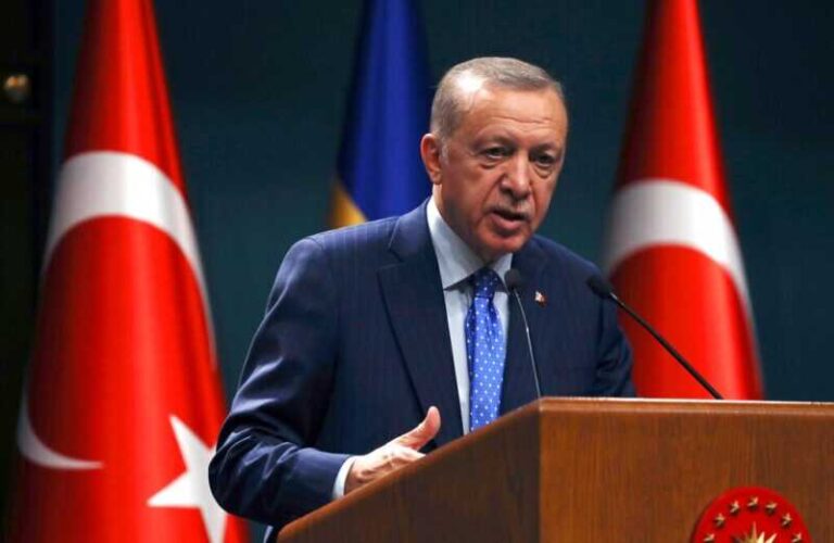 Erdoan: Turska bi mogla da odobri prijem Finske u NATO