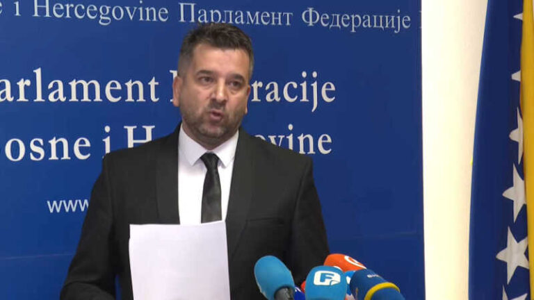 SDA protiv umanjenja sredstava za letjelice i zgradu Staklene banke