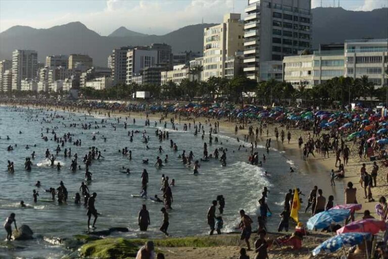 Brazil bilježi najtoplije ljetne dane: Plaže prepune posjetilaca