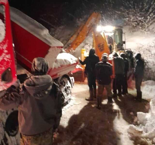 Prevrnuo se vatrogasni kamion: Zahvaljujući mještanima svi vatrogaci spašeni