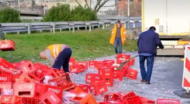Iz šlepera ispale gajbe sa koka kolom