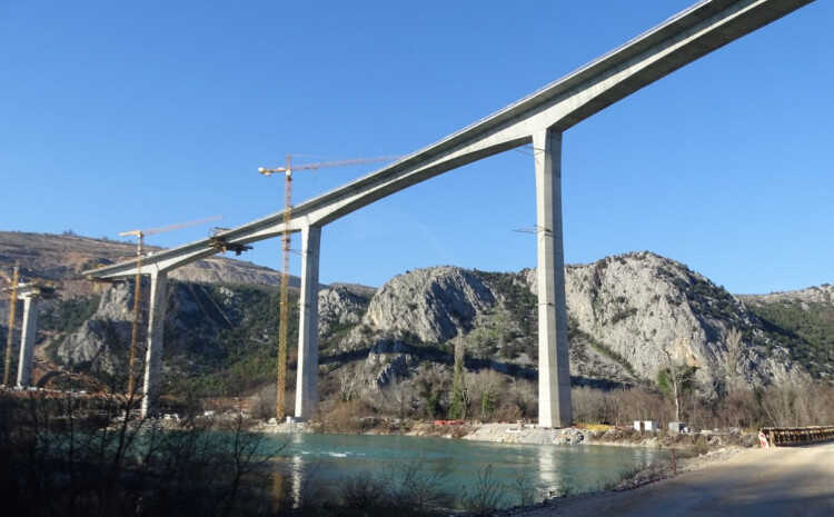 Zahuktali se radovi na izgradnji najimpozantnije građevine: Spojena četiri gigantska stuba mosta Počitelj
