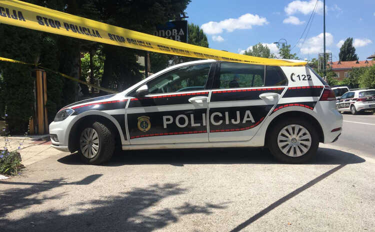 SLUČAJ U BIH: Mladića tukli i prijetili mu puškom, sve snimali pa objavili na TikToku?