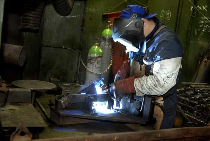 Masovan odlazak građana BiH: Posla ima, ali nema ko da radi