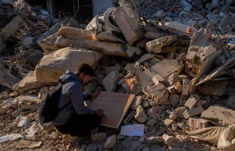 Majku i dijete dva puta spašavali iz ruševina u Siriji