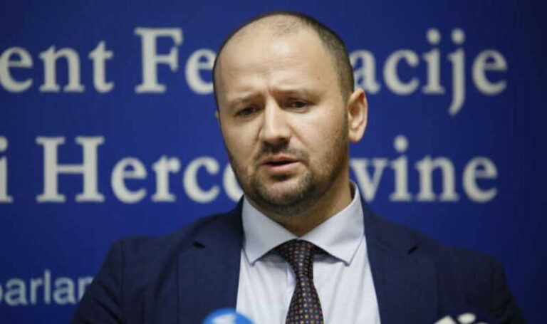 Zukić ponovo o formiranju vlasti bez SDA: Kao da govorite o opcijama da neki bosanski fudbalski tim pobijedi Real