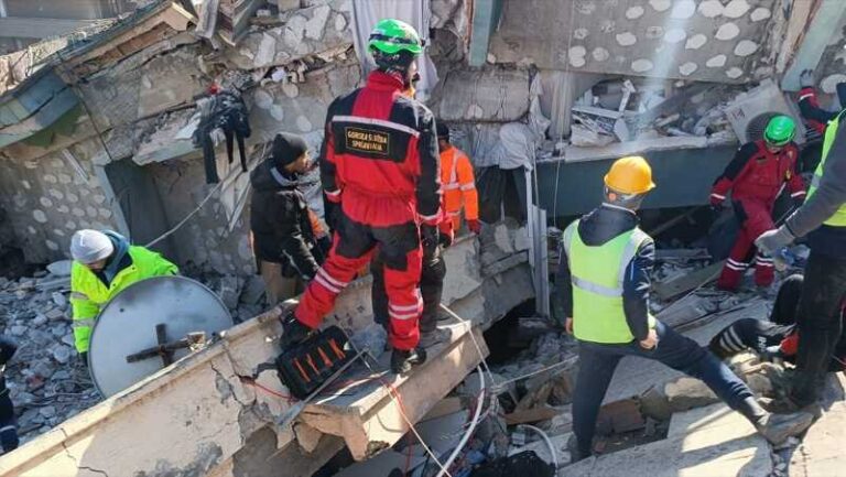 Spasilački tim iz BiH uspješno izvukao muškarca ispod ruševina 80 sati nakon zemljotresa