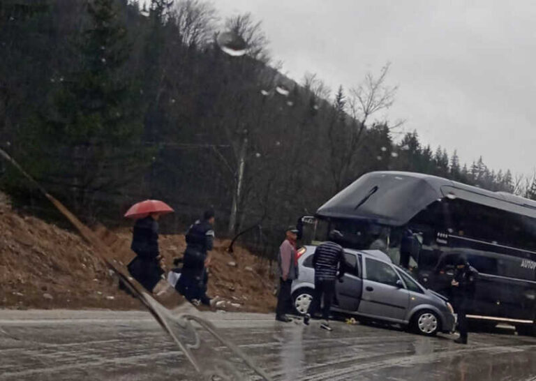 Stradao mladić (22) od posljedica udesa: Automobilom se zabili u autobus s igračima Veleža