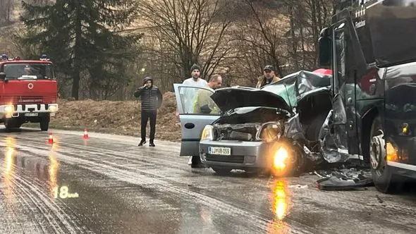 Dijete povrijeđeno u saobraćajnoj nesreći je u teškom stanju