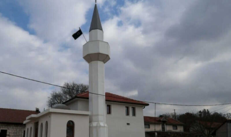 Vlasti Neuma prijete rušenjem džamije, mještani tvrde da to neće dopustiti