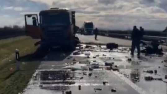 Teška nesreća u BiH: Vozač poginuo u sudaru sa kamionom