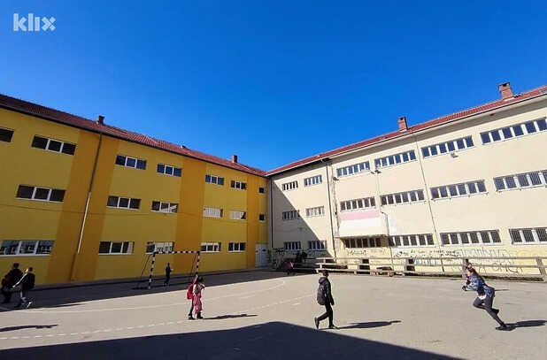 Dvije škole pod jednim krovom: U Stocu za Hrvate postavljena fasada, za Bošnjake se čeka