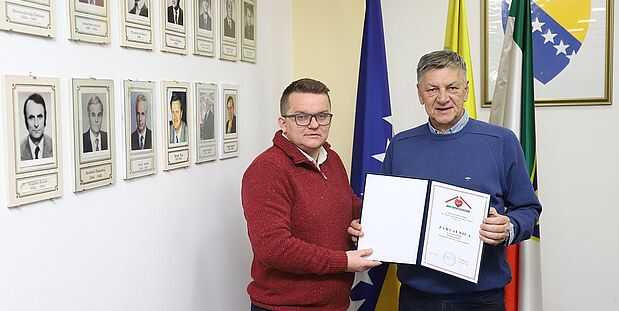 Direktor “Doma za stara lica Zenica” uručio zahvalnicu gradonačelniku Kasumoviću
