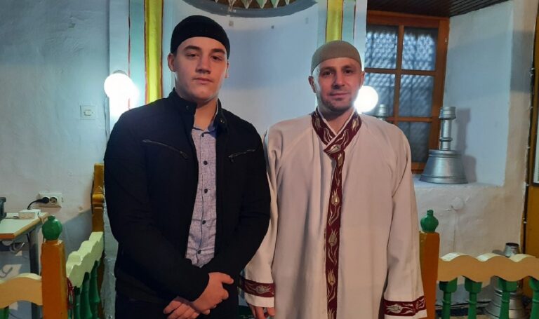 Ramazanski dani Ševala i Davuda Kovačevića: Otac teravih-imam, a sin mujezin u Sukija džamiji (FOTO)