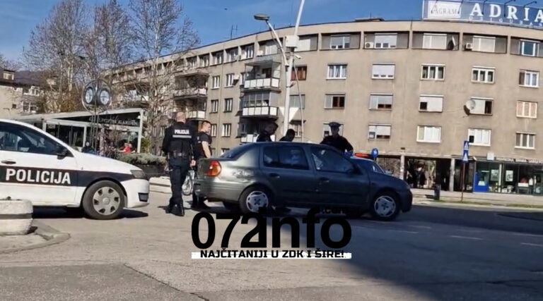 Nesvakidašnje u centru Zenice: Vozio glavnim šetalištem, zamalo udario u policijsko vozilo (VIDEO)