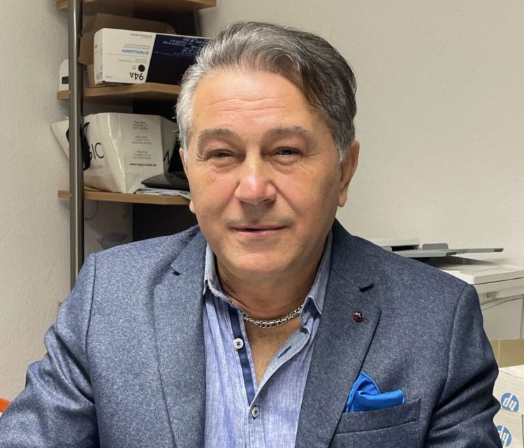 HALID DOBIO UNUKU: Liči li Ena na dedu?