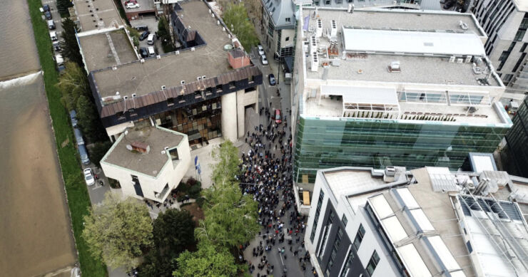 Pogledajte koliko ljudi se nalazi na protestima članova SDA i DF-a ispred Parlamenta FBiH