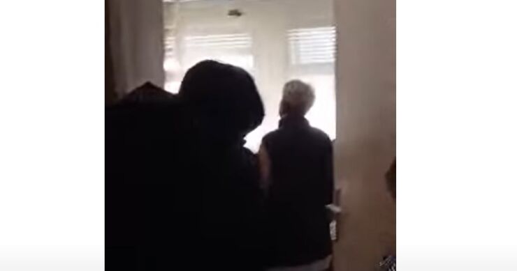 SKANDALOZAN SNIMAK / Ljekar psuje i vrijeđa pacijentkinju, dok ona pokušava da mu postavi pitanje (VIDEO)