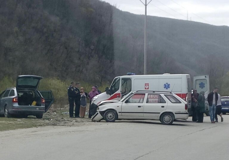 Saobraćajna nesreća kod Zenice, Hitna pomoć i policija na licu mjesta