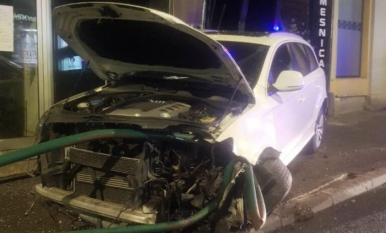 Saobraćajna nesreća u BiH: Žestok sudar dva vozila, velika materijalna šteta