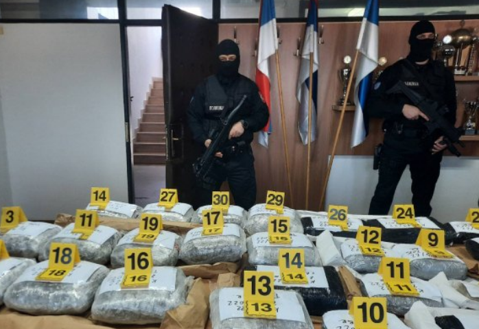 Razotkrivena velika mafijaška grupa: Htjeli prošvercati pola tone kokaina, prodavali oružje iz BiH…