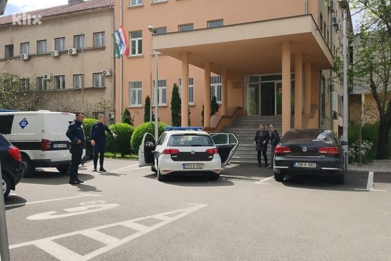 Nakon što je medicinar iz Konjica jajima gađao zgradu Vlade HNK svi radnici dobili plate